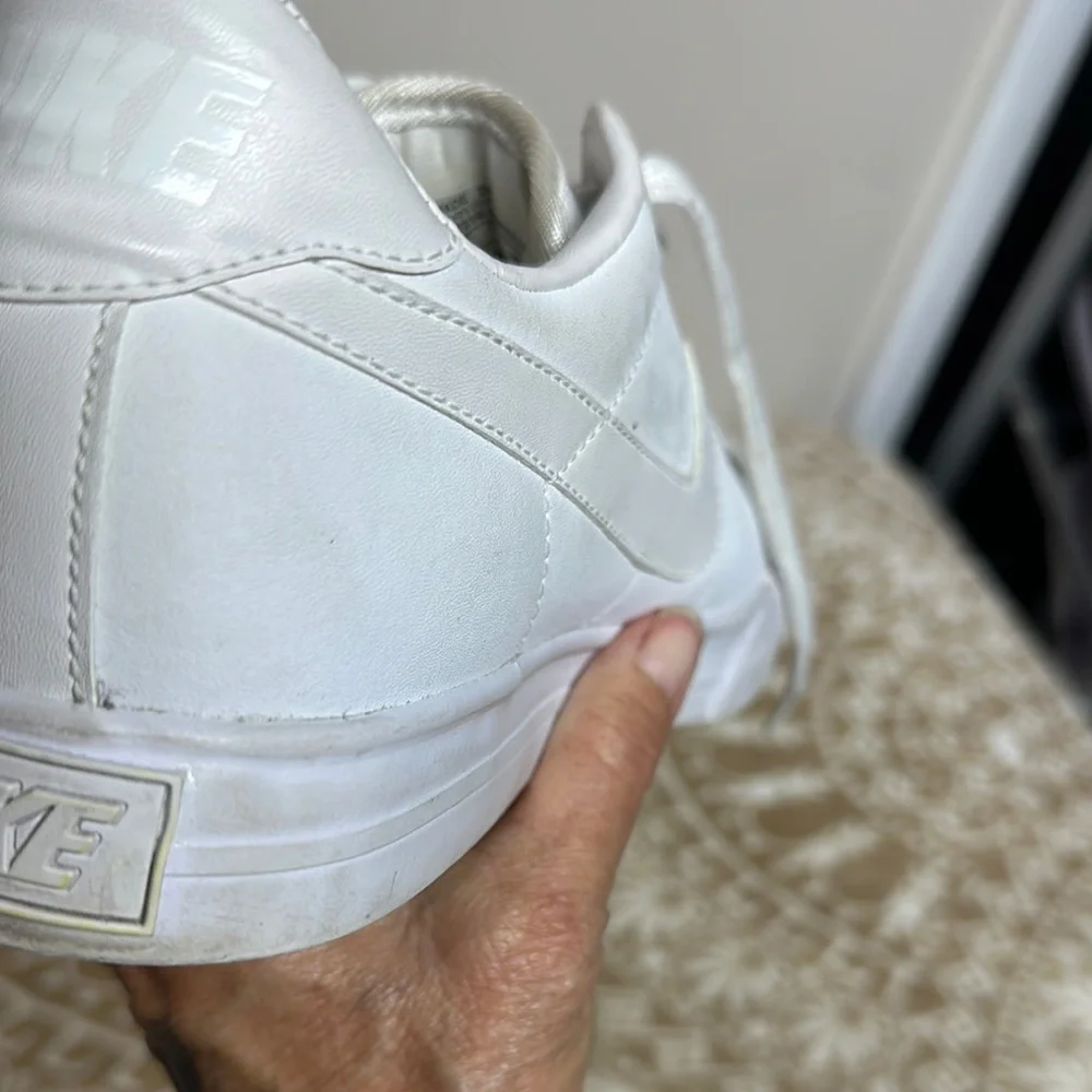 Nike White Athletic Shoes Classic Design - Picture 3 of 15